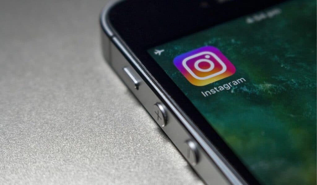 How To See Someone's Deleted Instagram Posts